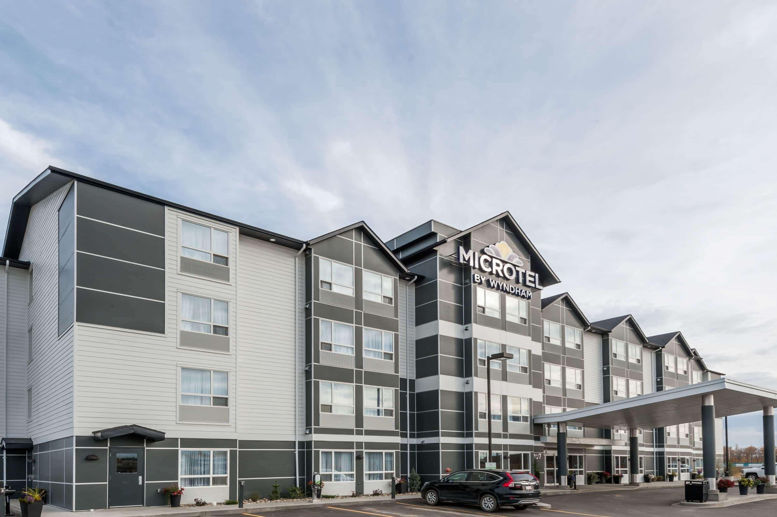 Microtel Inn & Suites By Wyndham Fort Saint John Fort St. John Exterior foto